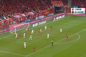 这球吊炸天！武磊帅气倒钩破门本场双响！海港2-1再度领先